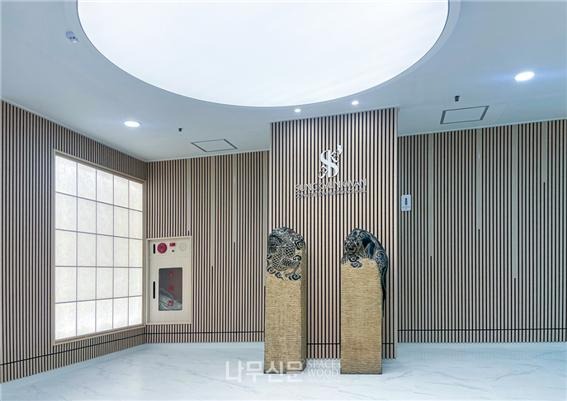 2024.10 [언론보도] [나무신문] 20주년 맞아 리뉴얼 오픈한 성균관컨벤션웨딩홀 2024.10.04 3.jpg