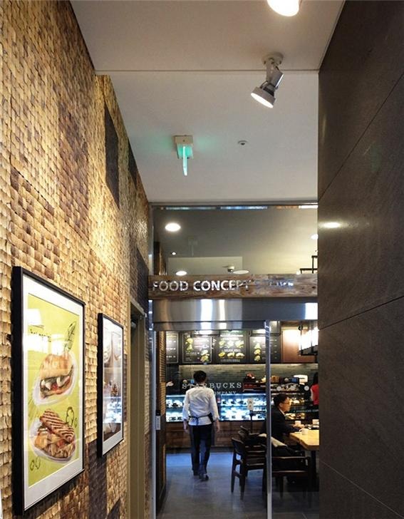 2012.5 [시공갤러리] Starbucks (스타벅스) 서울시청점 인테리어 1.jpg