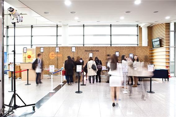 2013.4 [시공갤러리] 포토월 2.jpg