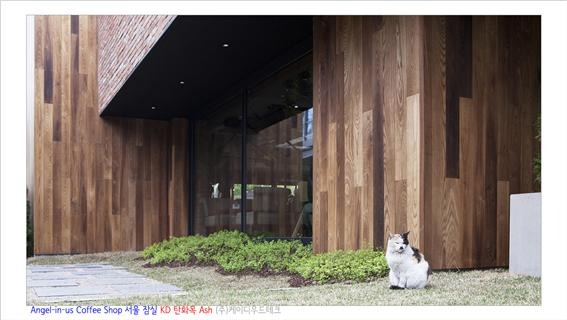 2017.4 [시공갤러리] 엔젤리너스 커피숍 KD 탄화목 시공 37.jpg