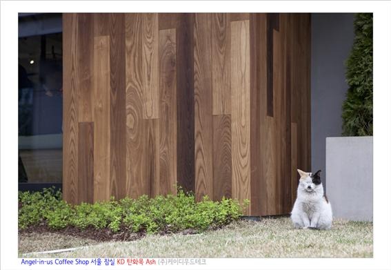 2017.4 [시공갤러리] 엔젤리너스 커피숍 KD 탄화목 시공 38.jpg