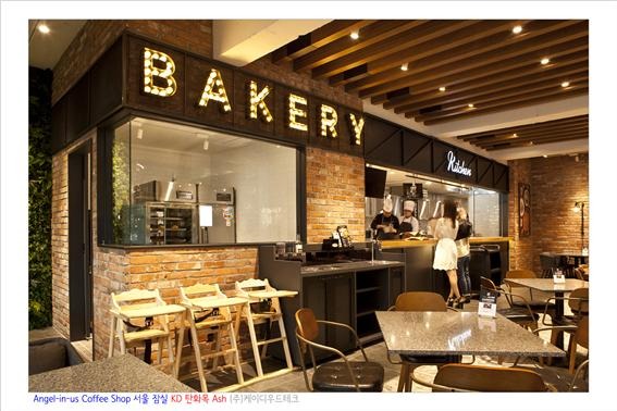 2017.4 [시공갤러리] 엔젤리너스 커피숍 KD 탄화목 시공 21.jpg