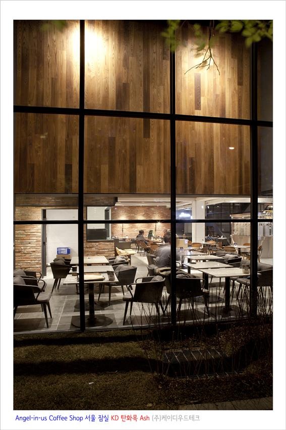 2017.4 [시공갤러리] 엔젤리너스 커피숍 KD 탄화목 시공 6.jpg