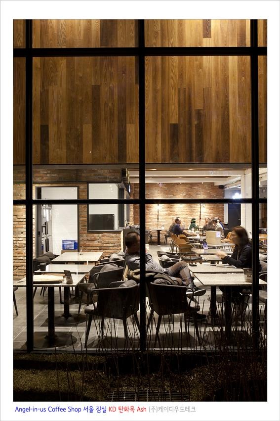 2017.4 [시공갤러리] 엔젤리너스 커피숍 KD 탄화목 시공 7.jpg