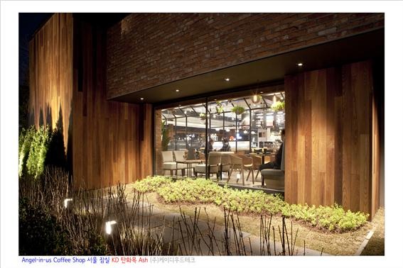 2017.4 [시공갤러리] 엔젤리너스 커피숍 KD 탄화목 시공 2.jpg