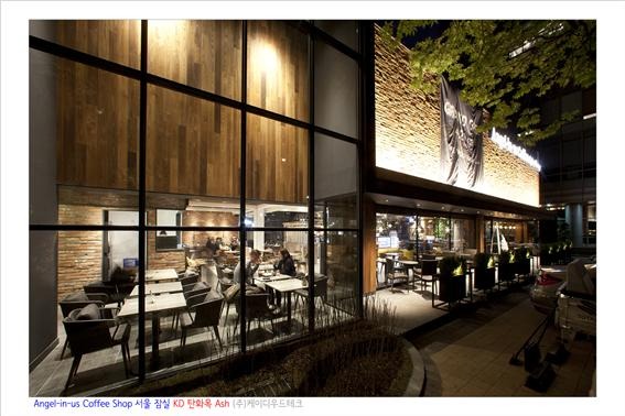 2017.4 [시공갤러리] 엔젤리너스 커피숍 KD 탄화목 시공 5.jpg