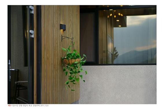 2017.12 [시공갤러리] 명품 전원주택 완공, 양평 서종면 명달리, 케이디우드테크의 탄화목과 오동나무 루버로 설계디자인 20.jpg