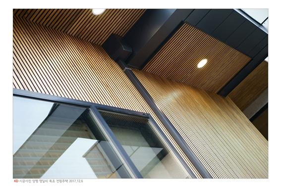 2017.12 [시공갤러리] 명품 전원주택 완공, 양평 서종면 명달리, 케이디우드테크의 탄화목과 오동나무 루버로 설계디자인 18.jpg