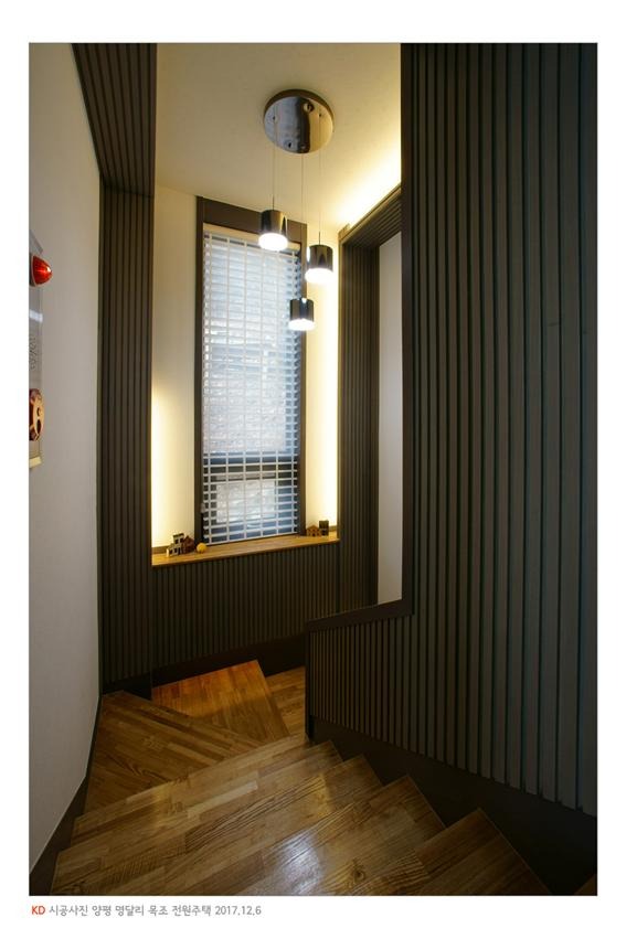 2017.12 [시공갤러리] 명품 전원주택 완공, 양평 서종면 명달리, 케이디우드테크의 탄화목과 오동나무 루버로 설계디자인 2 48.jpg