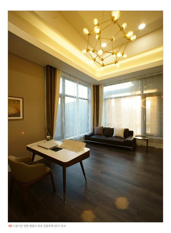 2017.12 [시공갤러리] 명품 전원주택 완공, 양평 서종면 명달리, 케이디우드테크의 탄화목과 오동나무 루버로 설계디자인 2 16.jpg