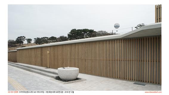 2019.1 [시공갤러리] [탄회목] 수원화성 갤러리입구 펜스 시공사진 3.jpg