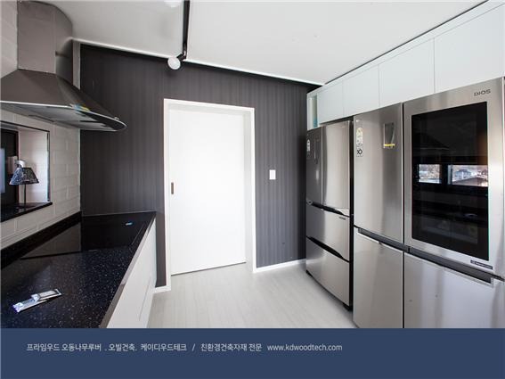2019.2 [시공갤러리] [ 프라임우드 ] 오동나무 원목루버 인테리어, 다세대주택 주방인테리어, 오트밀루버 - 다크그레이 3.jpg