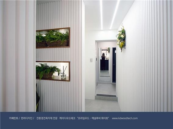 2019.3 [시공갤러리] [ 탄화목 ] 건축카페로 운영되는 왕십리의 '카페힌트' 인테리어와 외관 - 한라디자인 상공간인테리어 2 18.jpg