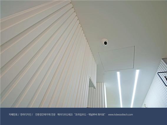 2019.3 [시공갤러리] [ 탄화목 ] 건축카페로 운영되는 왕십리의 '카페힌트' 인테리어와 외관 - 한라디자인 상공간인테리어 2 11.jpg