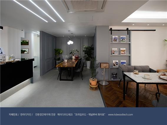 2019.3 [시공갤러리] [ 탄화목 ] 건축카페로 운영되는 왕십리의 '카페힌트' 인테리어와 외관 - 한라디자인 상공간인테리어 2 8.jpg