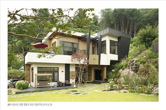 2019.7 [시공갤러리] [ 전원주택 내외장재 ] 탄화목 원목루버로 완성한 양평 서종면 명달리 주택 20.jpg