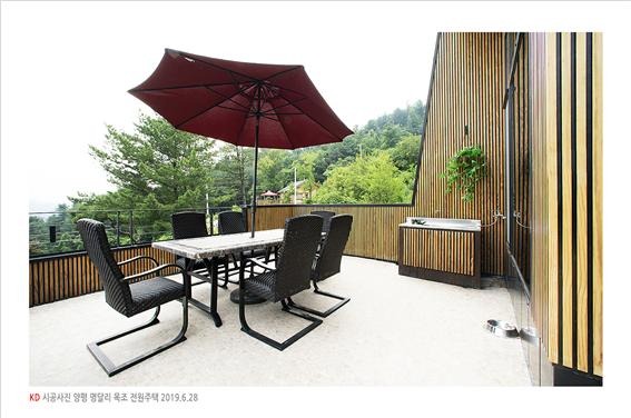 2019.7 [시공갤러리] [ 전원주택 내외장재 ] 탄화목 원목루버로 완성한 양평 서종면 명달리 주택 11.jpg
