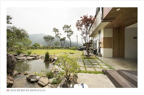 2019.7 [시공갤러리] [ 전원주택 내외장재 ] 탄화목 원목루버로 완성한 양평 서종면 명달리 주택 17.jpg