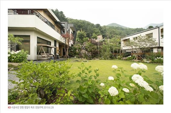 2019.7 [시공갤러리] [ 전원주택 내외장재 ] 탄화목 원목루버로 완성한 양평 서종면 명달리 주택 7.jpg