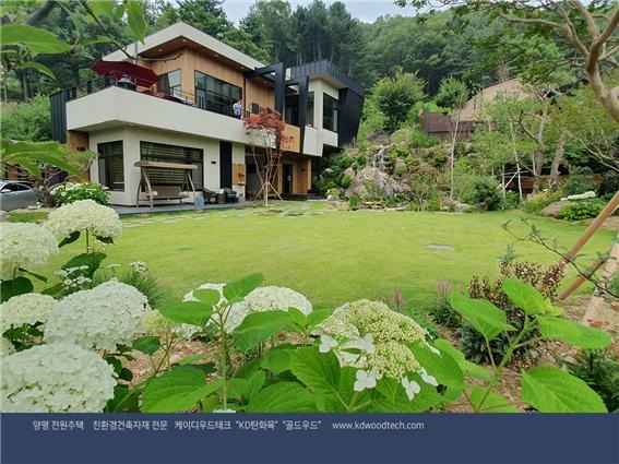 2019.7 [시공갤러리] [ 전원주택 내외장재 ] 탄화목 원목루버로 완성한 양평 서종면 명달리 주택 4.jpg