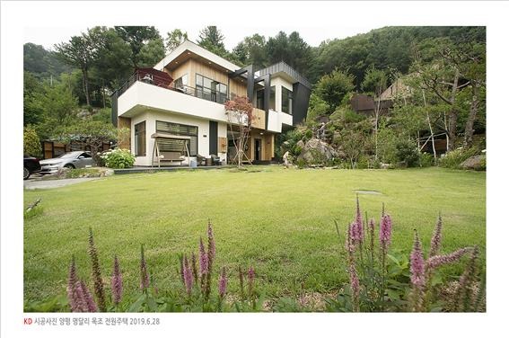 2019.7 [시공갤러리] [ 전원주택 내외장재 ] 탄화목 원목루버로 완성한 양평 서종면 명달리 주택 10.jpg