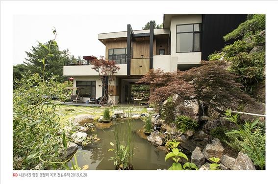 2019.7 [시공갤러리] [ 전원주택 내외장재 ] 탄화목 원목루버로 완성한 양평 서종면 명달리 주택 8.jpg