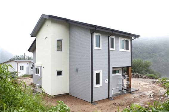 2019.8 [시공갤러리] [ 프라임우드 사이딩] 숲속의 작은 집 . 홍천 전원주택 5.jpg