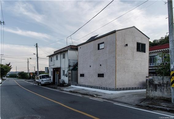 2019.11 [시공갤러리] [ 규화제 시우 sioo ] 경산주택 아라우코 합판에 시우로 외장재 마감 ( 6개월 경과 ) 1.jpg