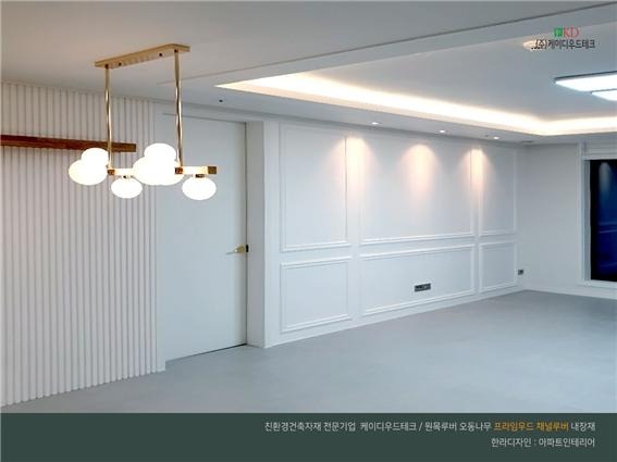 2020.3 [시공갤러리] [ 프라임우드 채널루버 ] 벽지대신 오동나무 원목루버 화이트 아파트 인테리어 시공사진 17.jpg