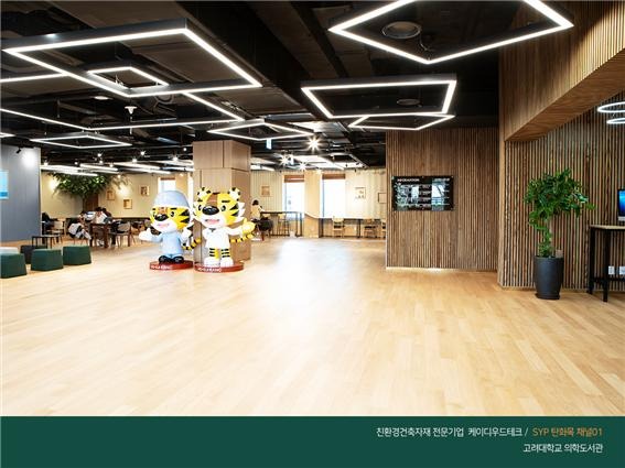 2020.4 [시공갤러리] [ 탄화목 프라임우드] 고려대학교 의학도서관 인테리어 25.jpg