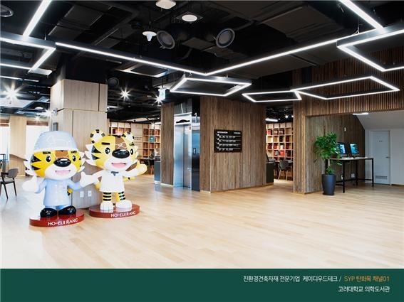 2020.4 [시공갤러리] [ 탄화목 프라임우드] 고려대학교 의학도서관 인테리어 26.jpg