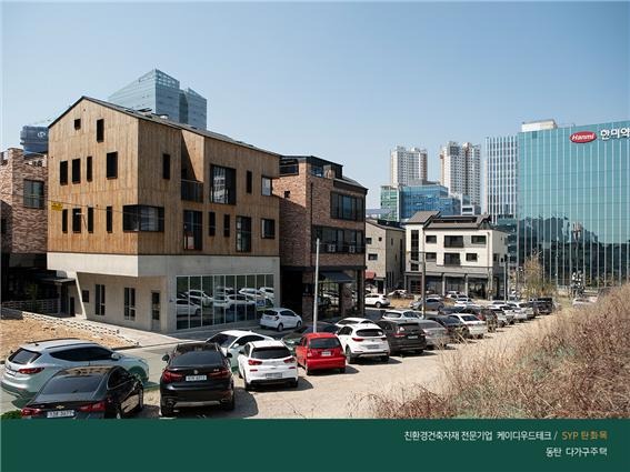 2020.4 [시공갤러리] [ 탄화목 사이딩 ] 동탄 다가구주택 단지에 들어선 탄화목 주택 - '구해줘홈즈' 에 출연 12.jpg