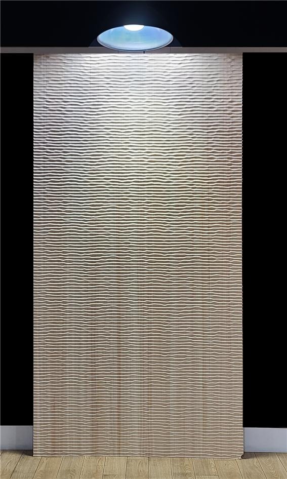 2020.5 [시공갤러리] [ 에버히노끼 조습보드 ] 편백웨이브 패널 케이디아트월 전시장에 비치 3.jpg