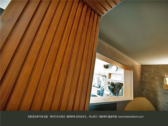 2021.1 [시공갤러리] [ 프라임우드 인테리어 ] 헤어샵 세종헤어 인티리어는 감성적인 원목루버 오동나무 티크 컬러로 설치 9.jpg