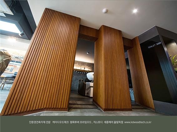 2021.1 [시공갤러리] [ 프라임우드 인테리어 ] 헤어샵 세종헤어 인티리어는 감성적인 원목루버 오동나무 티크 컬러로 설치 16.jpg