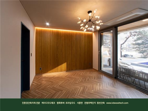 2021.2 [시공갤러리] [ 전원주택 단지 프라임우드 ] 벨라루체힐 침실인테리어 계단인테리어에 오동나무 원목루버 채용 - 동빈이엔씨 14.jpg