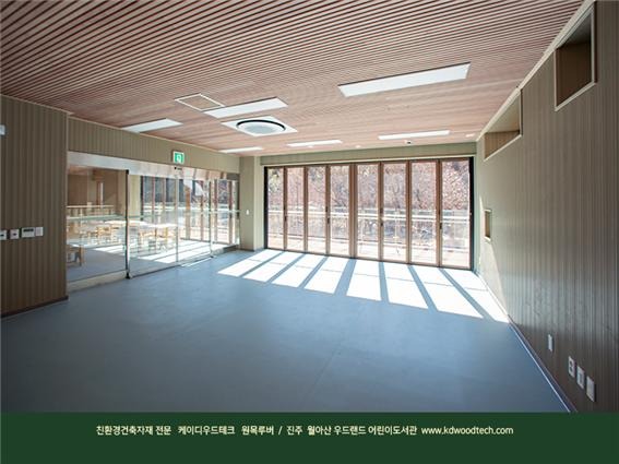 2021.2 [시공갤러리] [ 실크우드 프라임우드 ] 미래세대를 위한 '숲속어린이도서관' 인테리어는 나무가 중심 - 진주 월아산 우드랜드 1부 인테리어 19.jpg