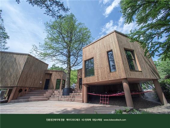 2021.6 [시공갤러리] [ 외벽 탄화목 ] '국립수목원 어린이 정원' 케이디우드테크의 고열처리 탄화목으로 외관을 단장하고 오픈 11.jpg