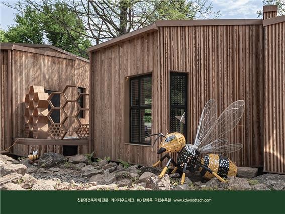 2021.6 [시공갤러리] [ 외벽 탄화목 ] '국립수목원 어린이 정원' 케이디우드테크의 고열처리 탄화목으로 외관을 단장하고 오픈 16.jpg
