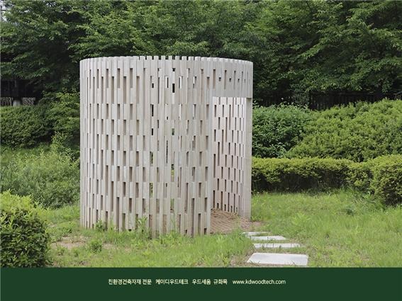 2021.7 [시공갤러리] [ 우드세움 ] 야외조경물로서 설치된 규화목 원두막의 여름 모습 - 시공 7개월 후 여름날 규화목원두막 8.jpg