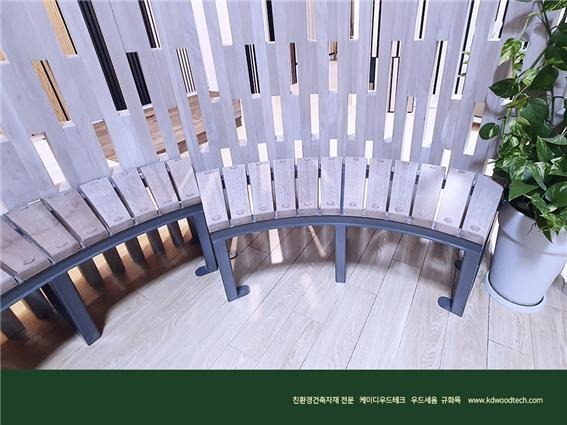 2021.7 [시공갤러리] [ 우드세움 ] 야외조경물로서 설치된 규화목 원두막의 여름 모습 - 시공 7개월 후 여름날 규화목원두막 3.jpg