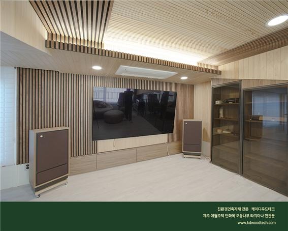 2021.12 [시공갤러리] [ 전원주택 ] 제주 애월읍 바닷가의 주택 ; 타지아나 현관문 에버히노끼 오동나무 탄화목 등의 침실,욕실 테라스 인테리어와 익스테리어 12.jpg