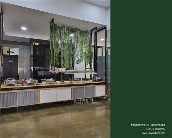 2021.12 [시공갤러리] [ 프라임우드 도장완료 원목루버 ] 광주관광호텔 부페식당 4.jpg