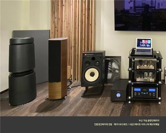 2022.8 [시공갤러리] [ 사운드메이트 패브릭패널 ] 스피커의 흡음을 위하여 패브릭패널 설치 3.jpg