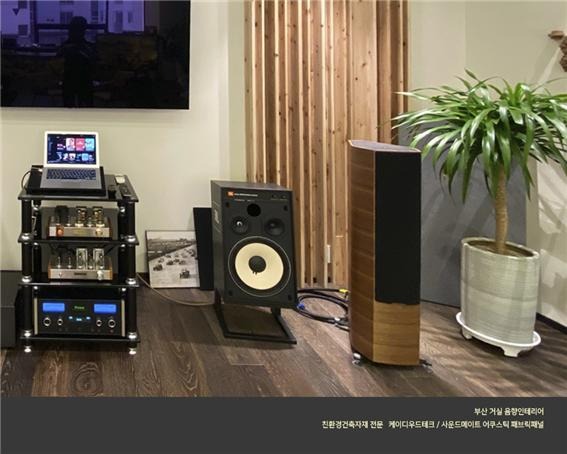 2022.8 [시공갤러리] [ 사운드메이트 패브릭패널 ] 스피커의 흡음을 위하여 패브릭패널 설치 2.jpg