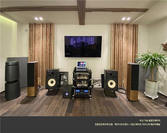 2022.8 [시공갤러리] [ 사운드메이트 패브릭패널 ] 스피커의 흡음을 위하여 패브릭패널 설치 4.jpg