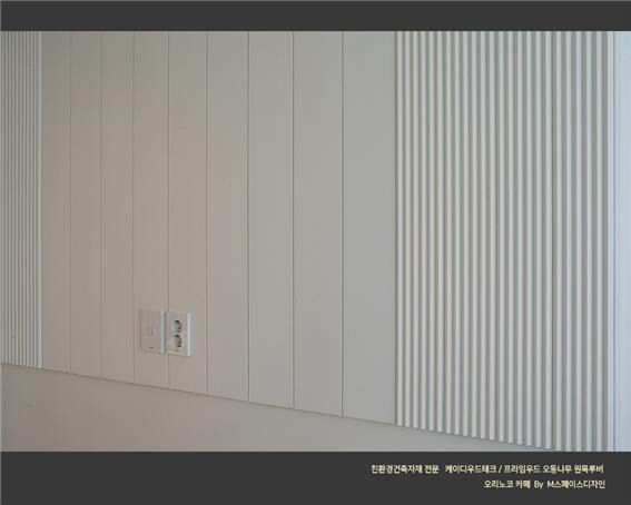 2022.9 [시공갤러리] [ KD 프라임우드 원목루버 ] 오리노코 신축카페 ,노블한 그레이워시 카페 공간의 2층 인테리어 - M스페이스디자인 7.jpg