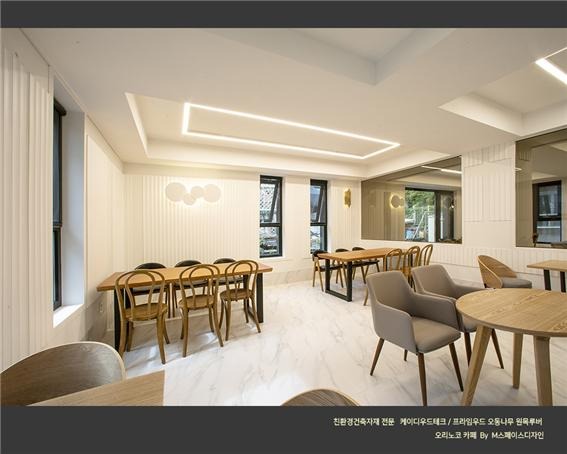 2022.9 [시공갤러리] [ KD 프라임우드 원목루버 ] 오리노코 신축카페 ,노블한 그레이워시 카페 공간의 2층 인테리어 - M스페이스디자인 9.jpg