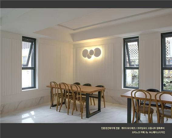 2022.9 [시공갤러리] [ KD 프라임우드 원목루버 ] 오리노코 신축카페 ,노블한 그레이워시 카페 공간의 2층 인테리어 - M스페이스디자인 13.jpg