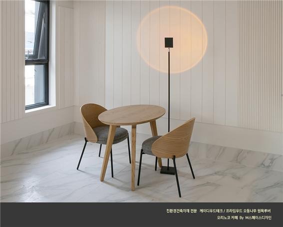 2022.9 [시공갤러리] [ KD 프라임우드 원목루버 ] 오리노코 신축카페 ,노블한 그레이워시 카페 공간의 2층 인테리어 - M스페이스디자인 14.jpg